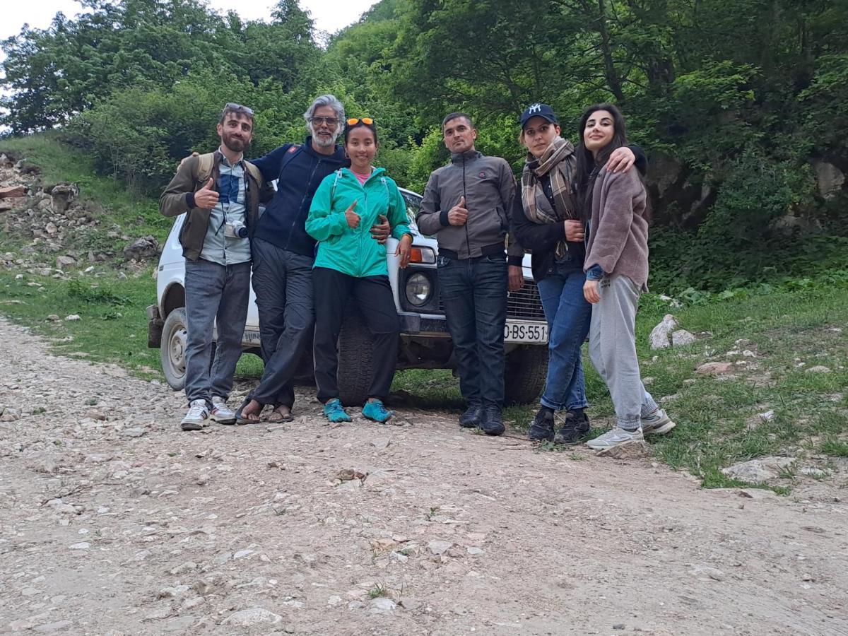 Xinaliq Khinalig Izzet'S Riverside Home Stay Exterior foto