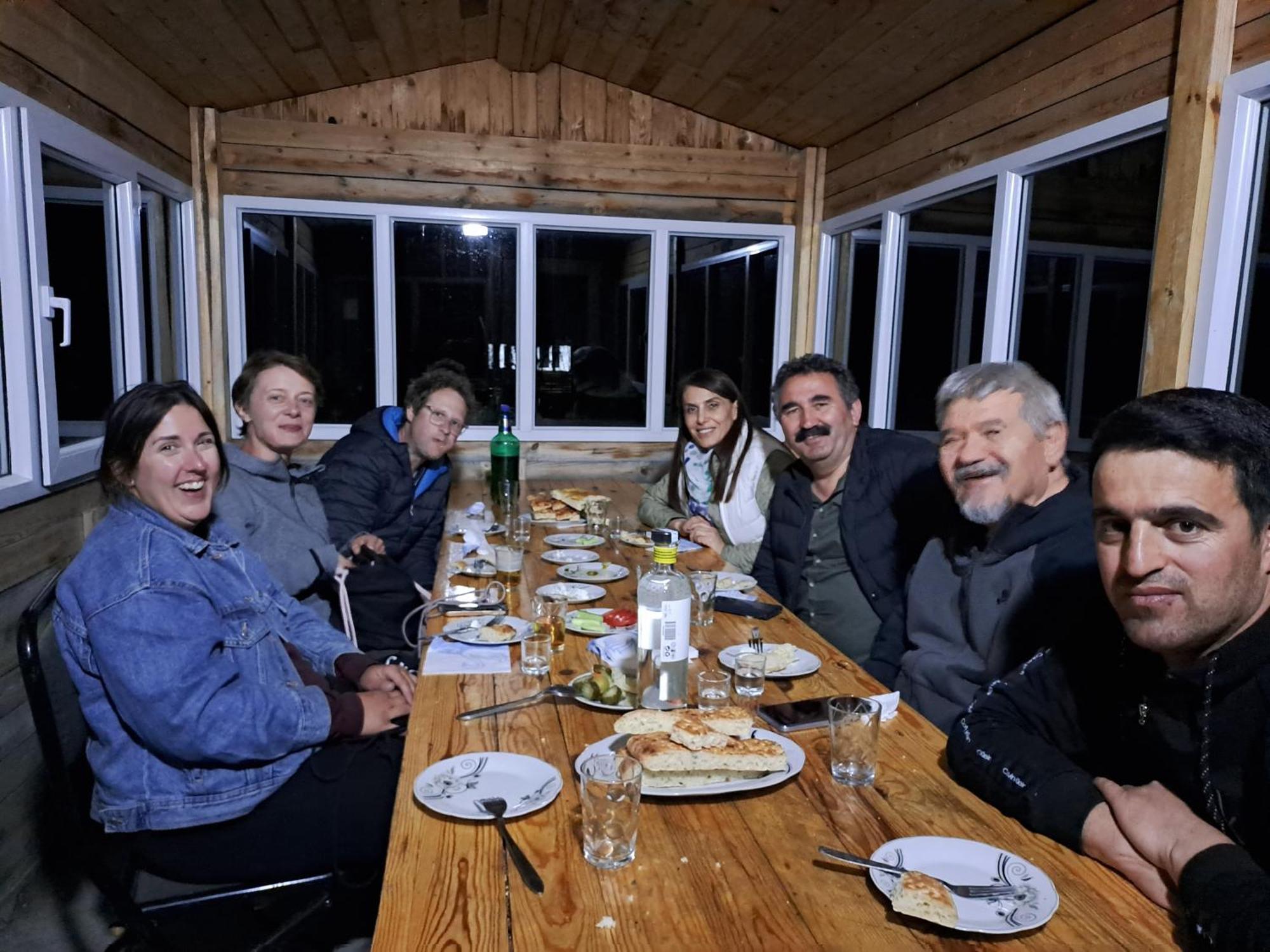 Xinaliq Khinalig Izzet'S Riverside Home Stay Exterior foto